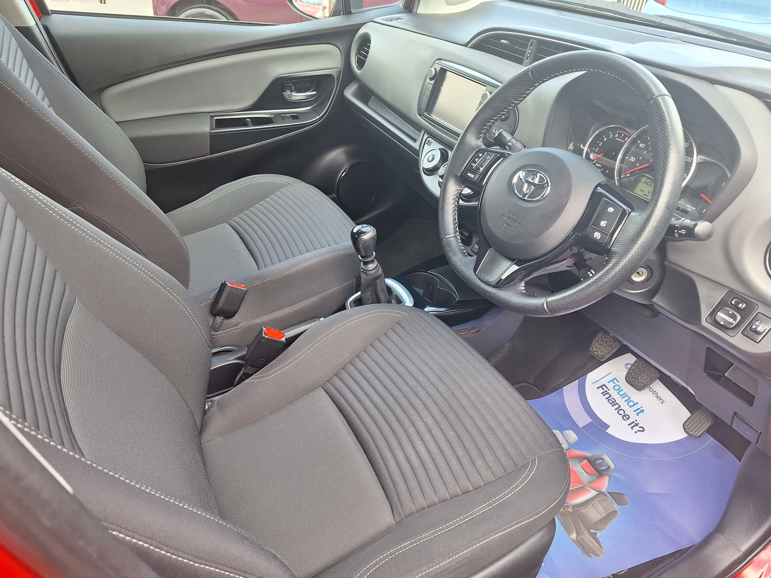 Toyota Yaris 1.33 Dual VVT-i Design Hatchback 5dr Petrol Manual Euro 6 (99 ps) 5dr Manual 2026