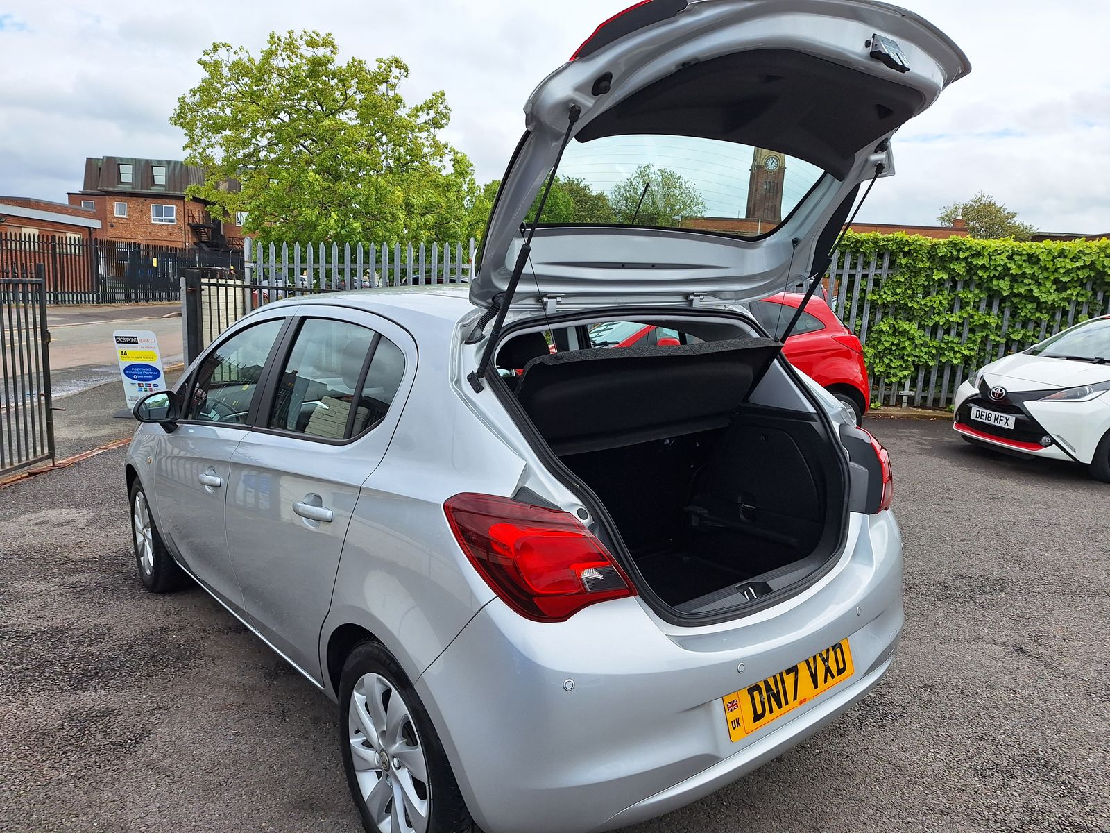 Vauxhall Corsa 1.4i ecoFLEX Design Hatchback 5dr Petrol Manual Euro 6 (90 ps) 5dr Manual 2026