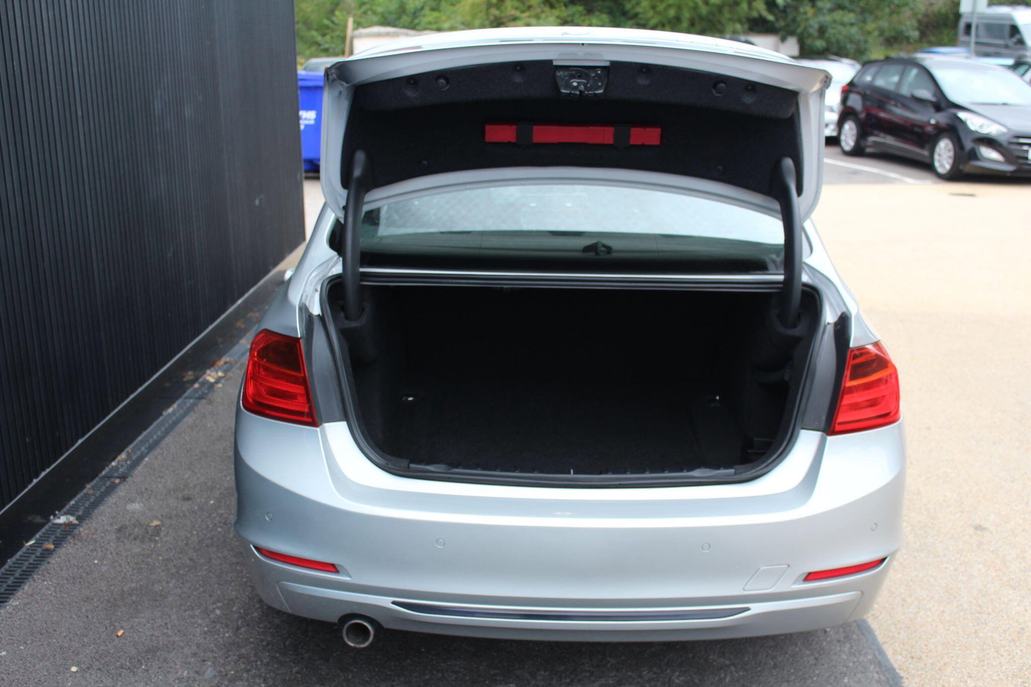 BMW 3 Series 2.0 320d BluePerformance Sport Euro 6 (s/s) 4dr 4dr Manual 2026