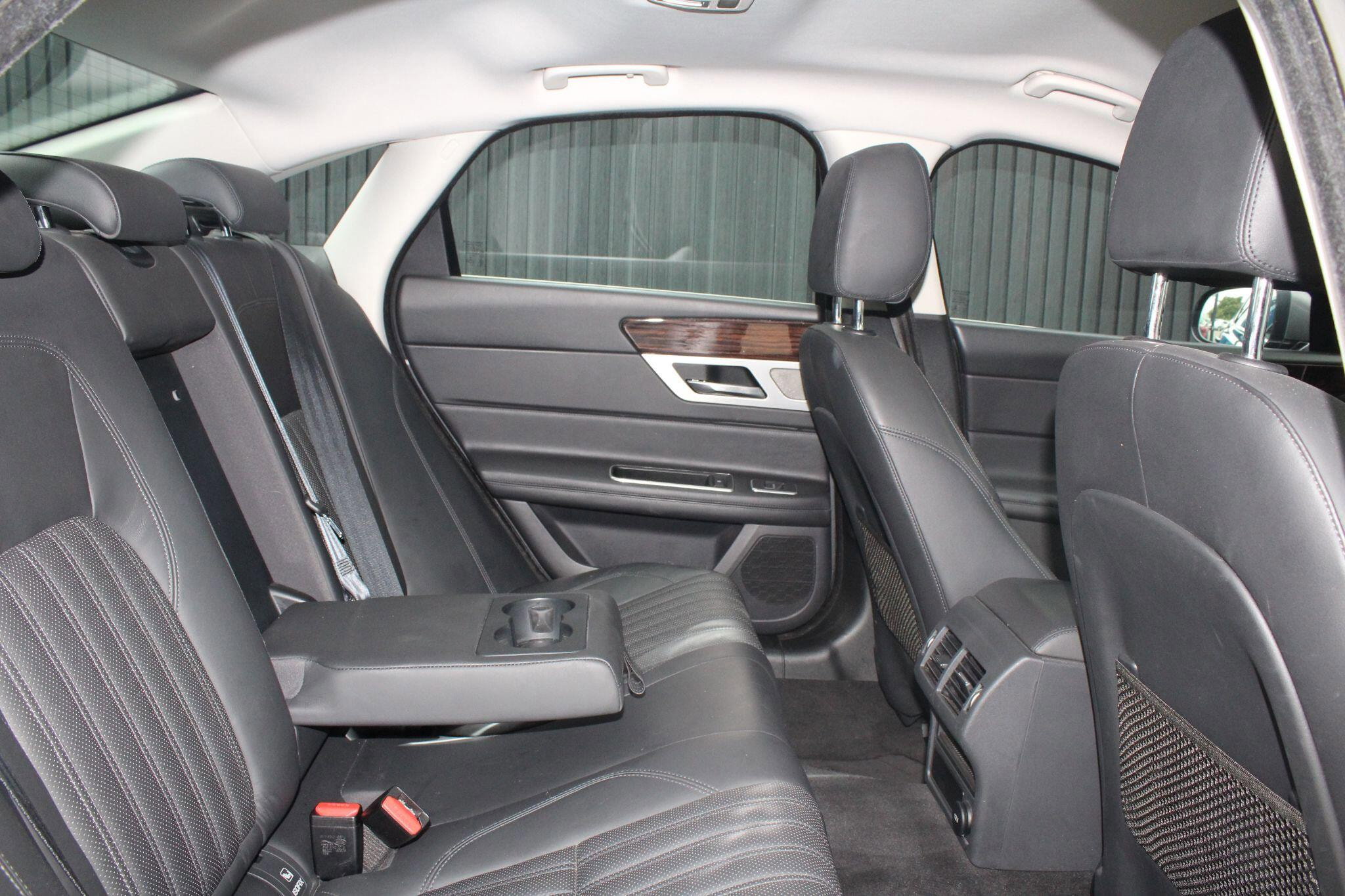 Jaguar XF 2.0d Portfolio Auto Euro 6 (s/s) 4dr 4dr Automatic 2026