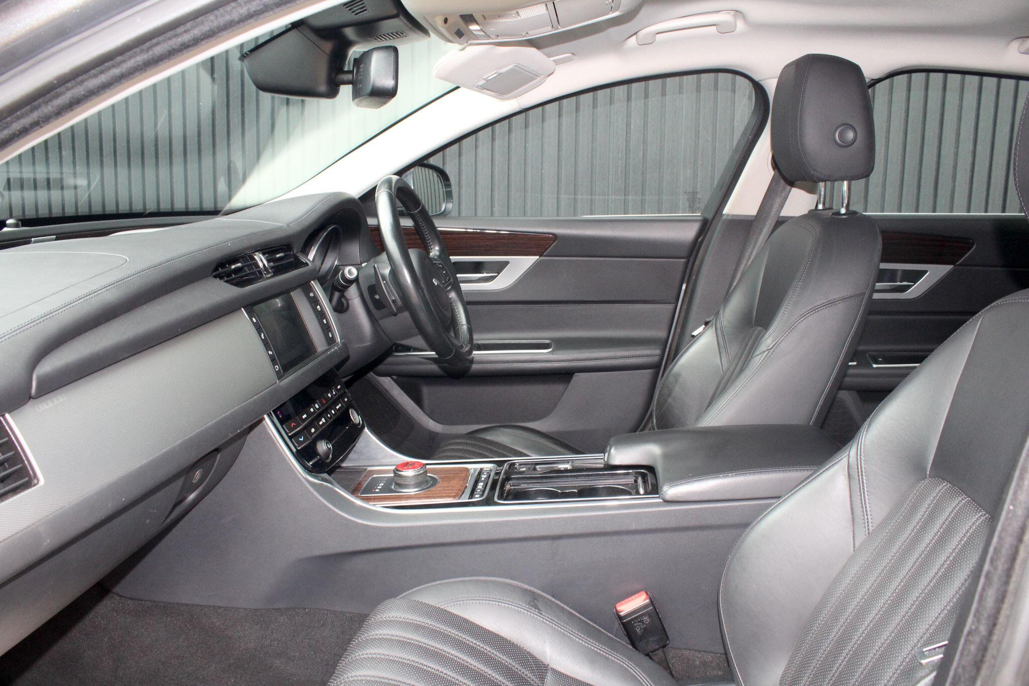 Jaguar XF 2.0d Portfolio Auto Euro 6 (s/s) 4dr 4dr Automatic 2026
