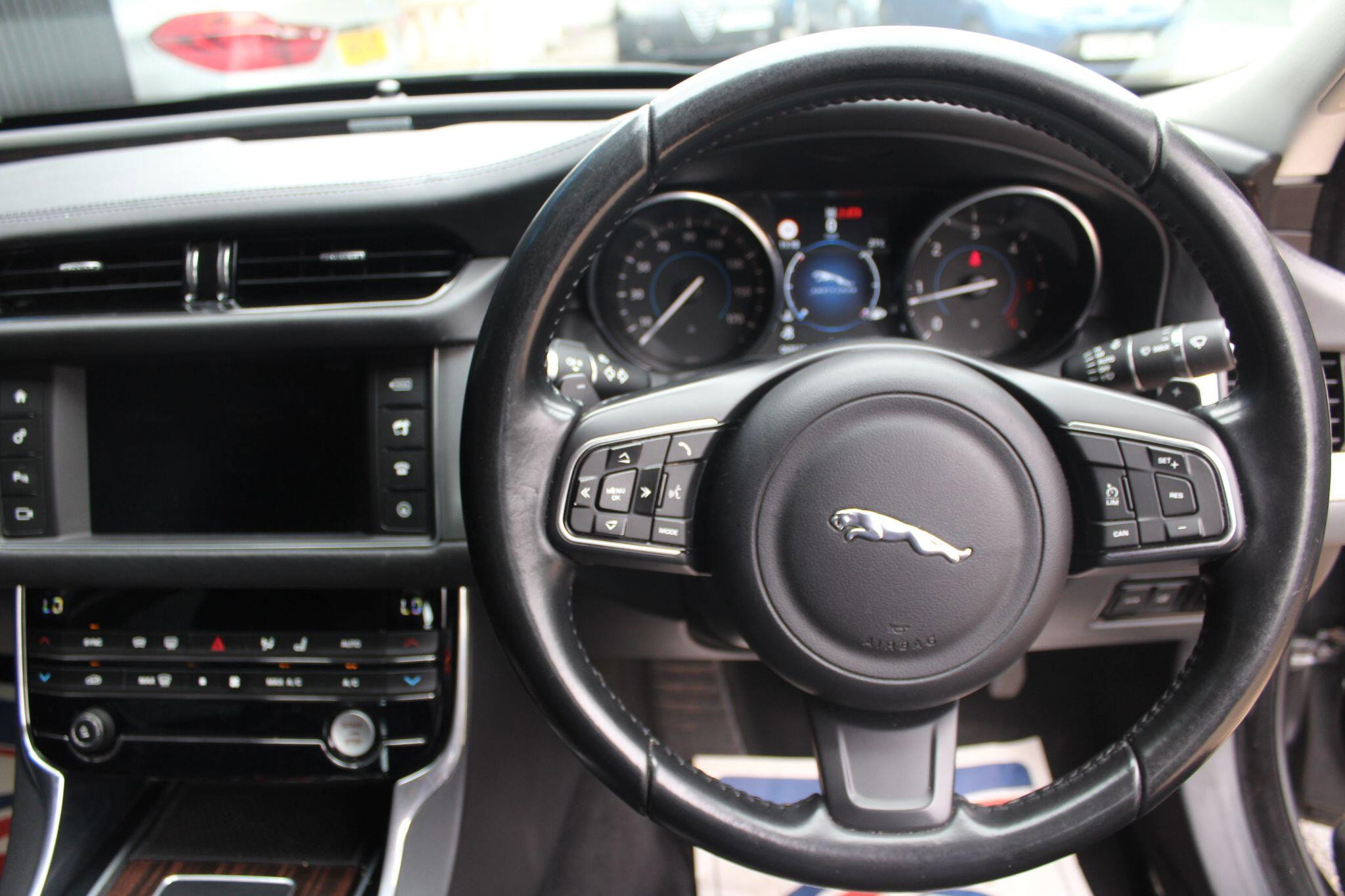 2016 Jaguar XF thumbnail 22