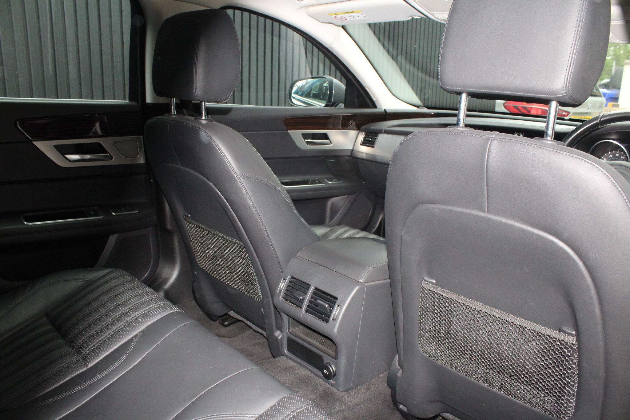 Jaguar XF 2.0d Portfolio Auto Euro 6 (s/s) 4dr 4dr Automatic 2026