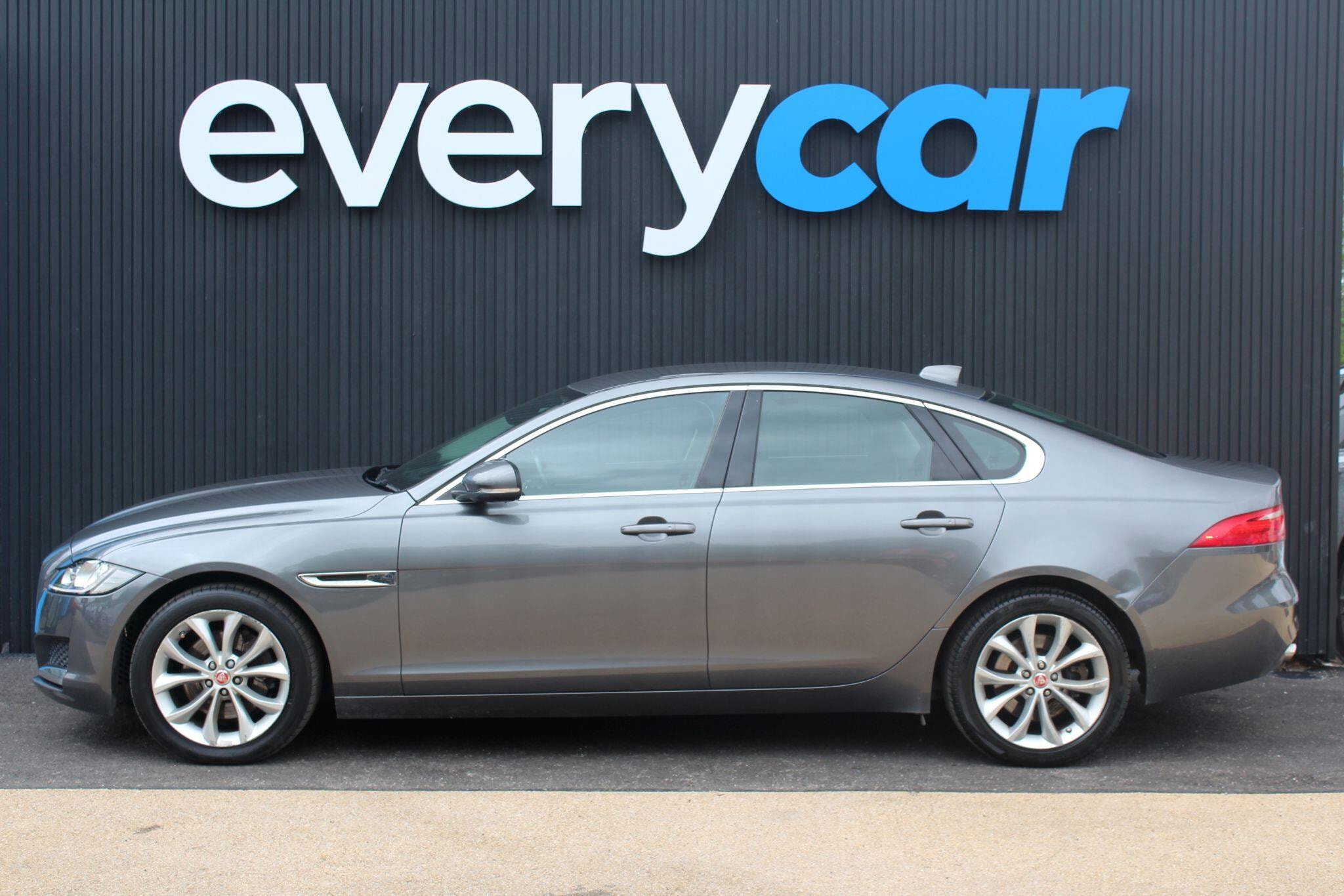 2016 Jaguar XF thumbnail 7