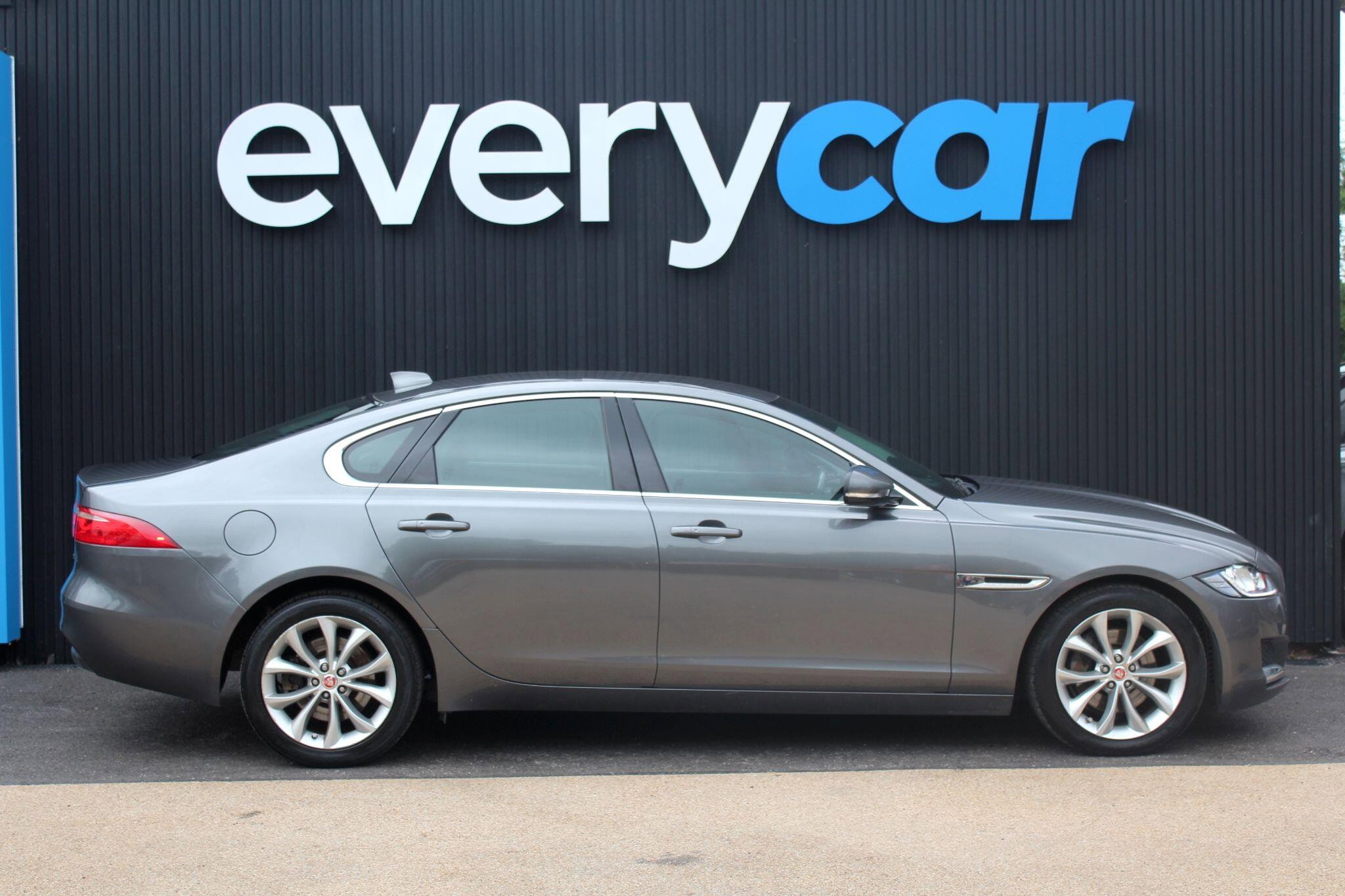 2016 Jaguar XF thumbnail 5