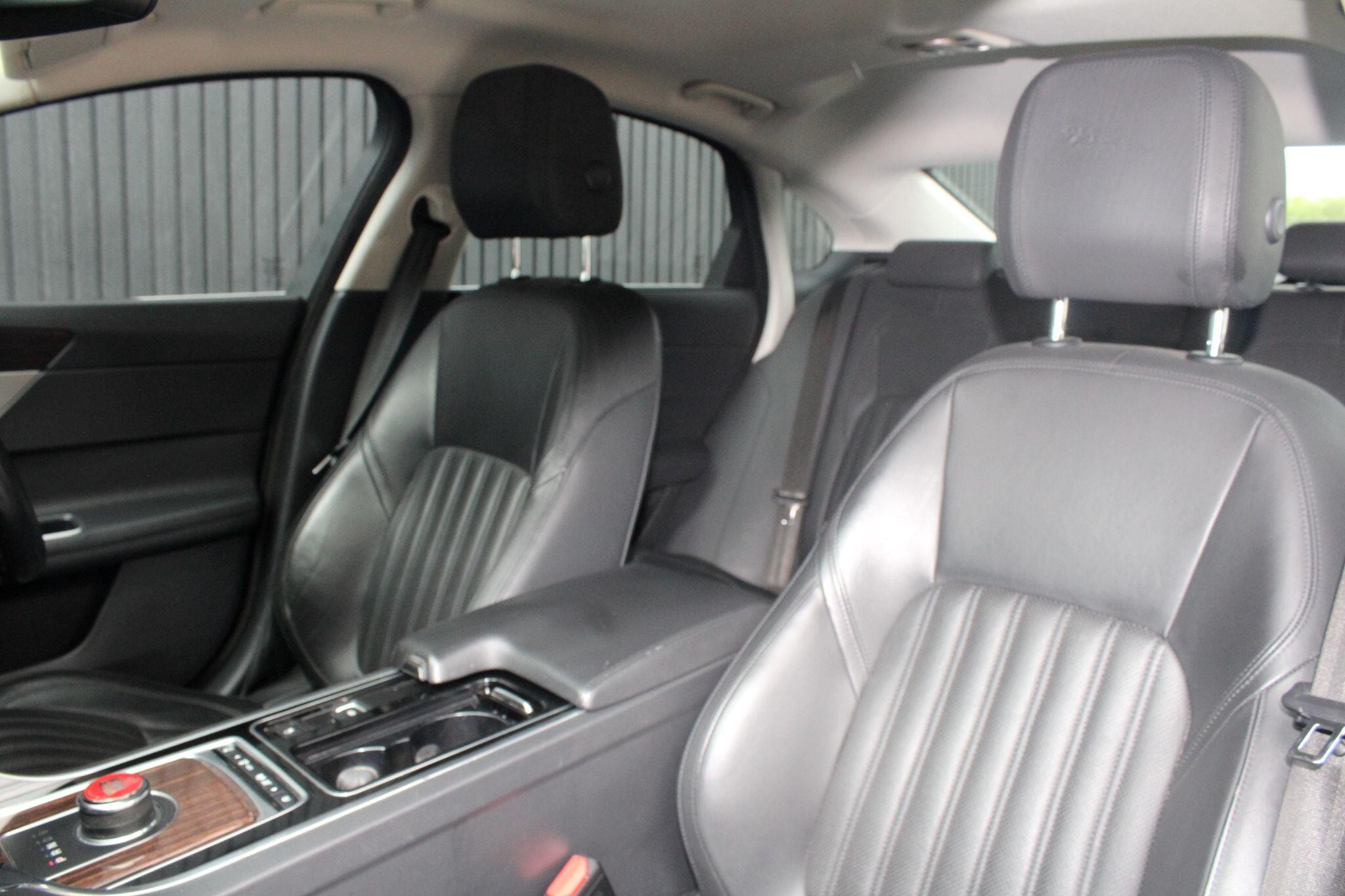 Jaguar XF 2.0d Portfolio Auto Euro 6 (s/s) 4dr 4dr Automatic 2026