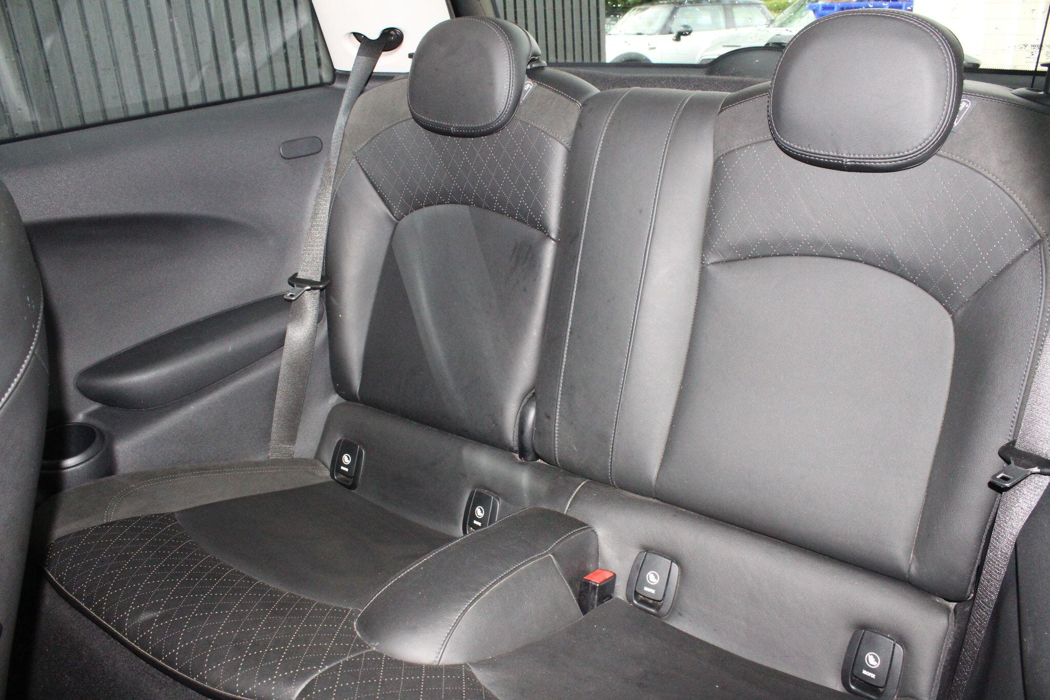 MINI Hatch 1.5 Cooper Euro 6 (s/s) 3dr 3dr Manual 2026