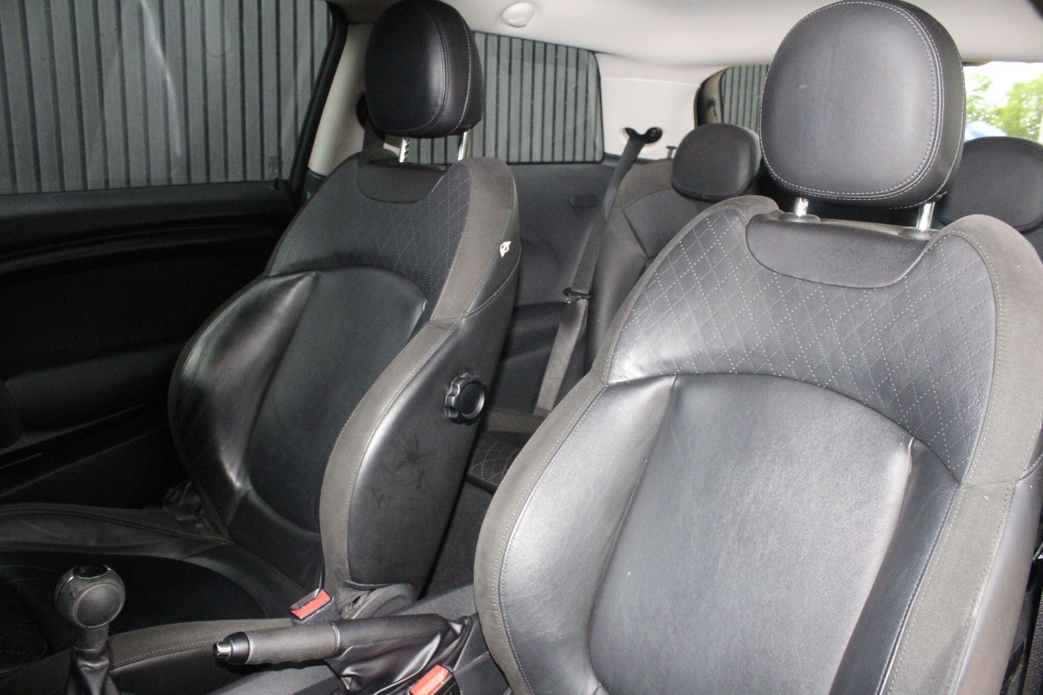 MINI Hatch 1.5 Cooper Euro 6 (s/s) 3dr 3dr Manual 2026