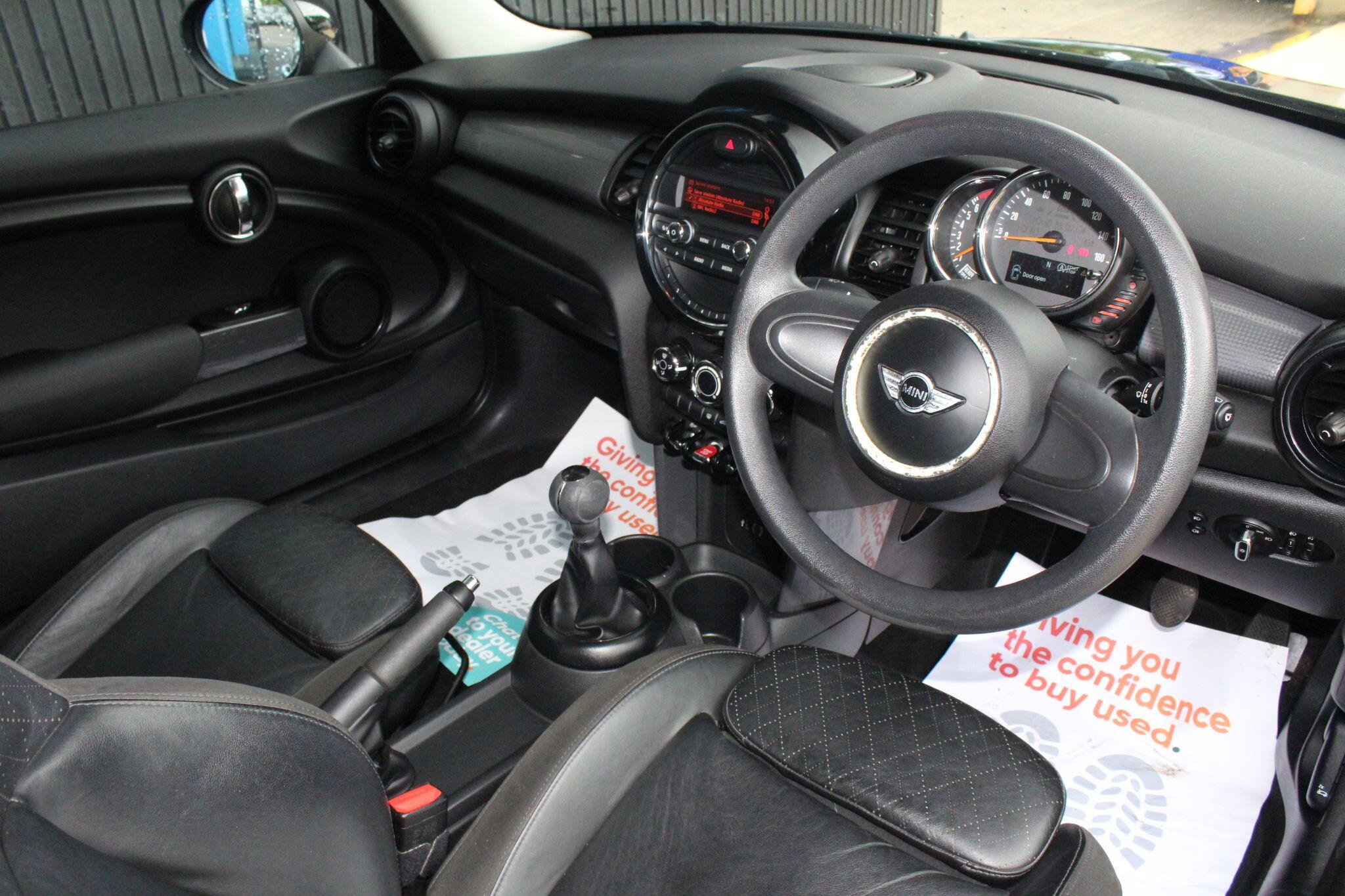 MINI Hatch 1.5 Cooper Euro 6 (s/s) 3dr 3dr Manual 2026