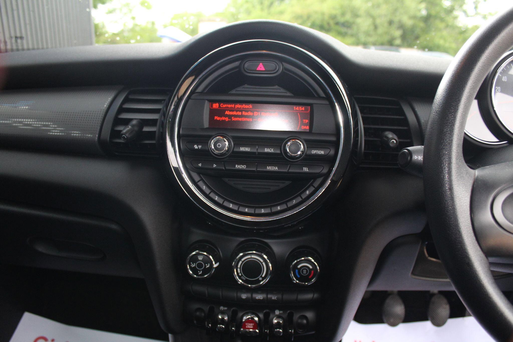MINI Hatch 1.5 Cooper Euro 6 (s/s) 3dr 3dr Manual 2026