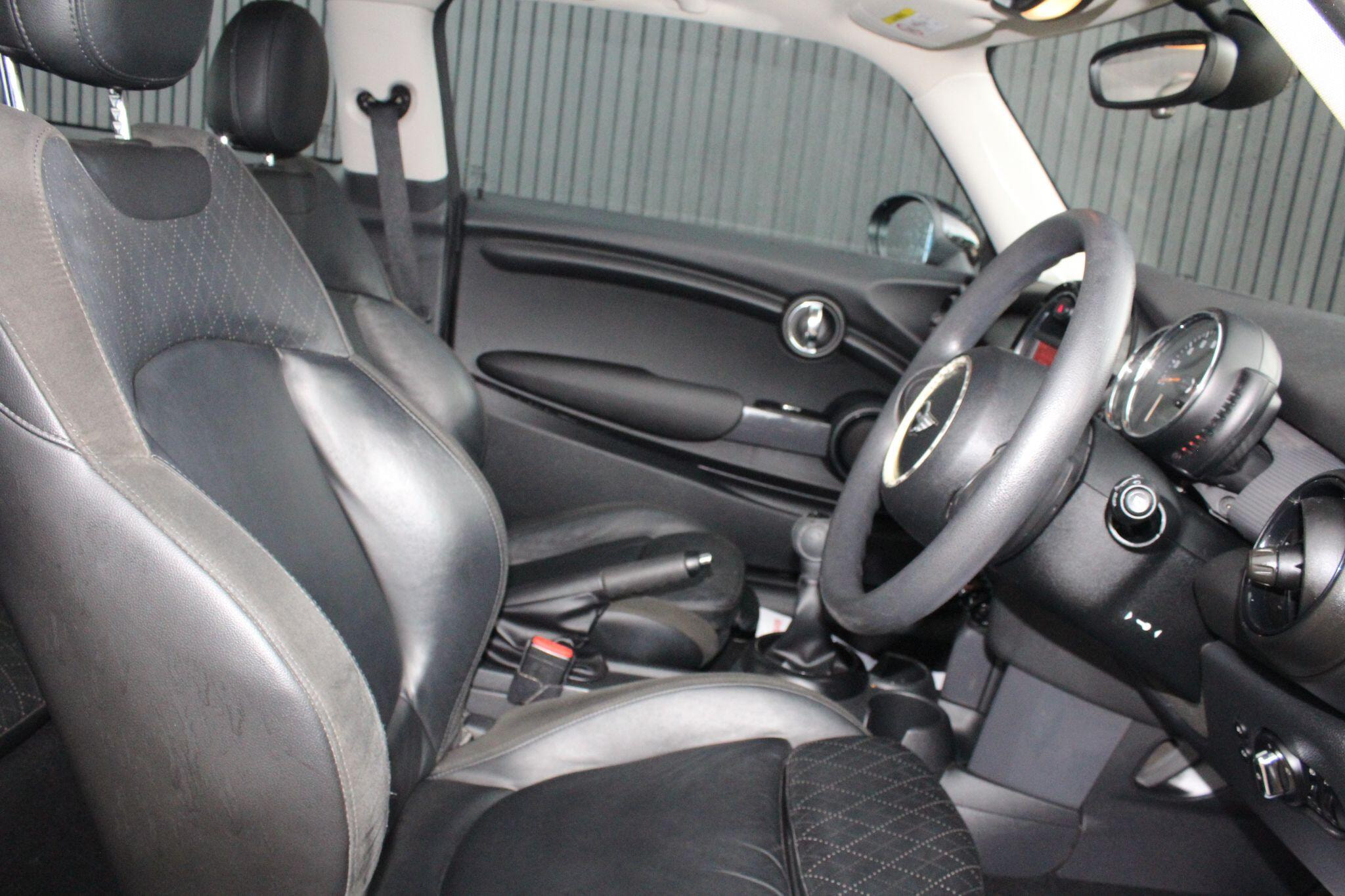 MINI Hatch 1.5 Cooper Euro 6 (s/s) 3dr 3dr Manual 2026