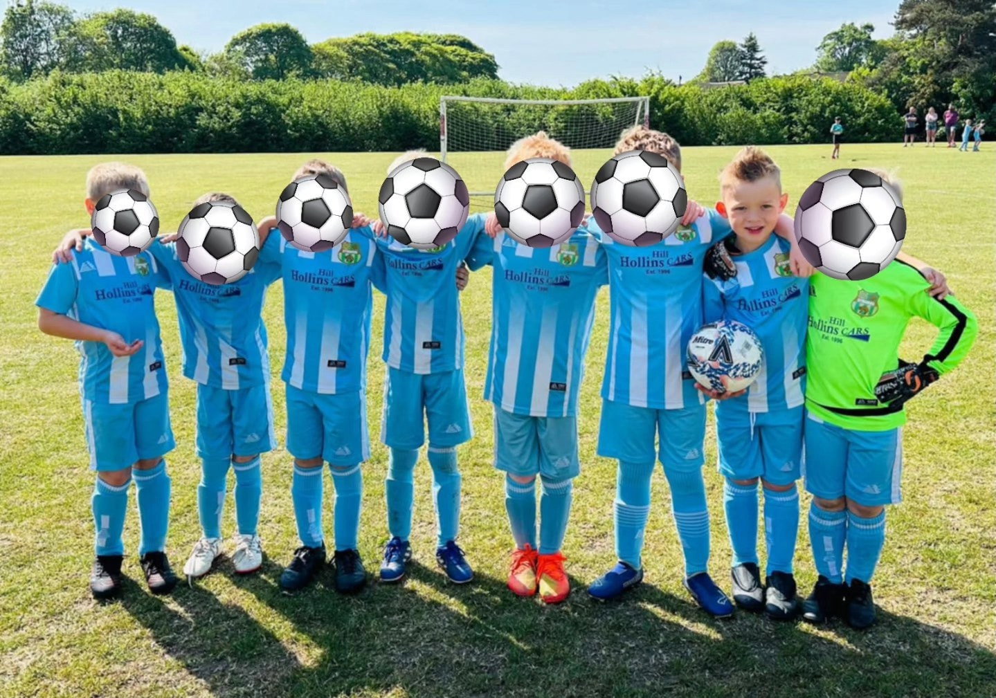 Baildon Dynamos Under 8s in their Hollins Hill Cars sponsored kit