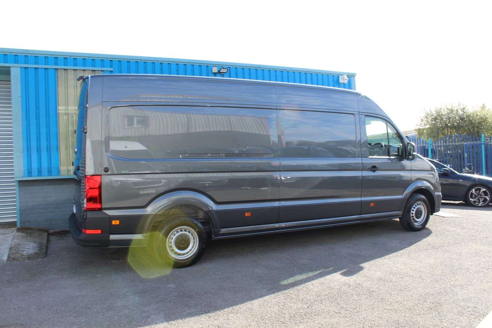 Volkswagen Crafter 2.0 TDI CR35 Commerce Plus Panel Van 5dr Diesel Manual FWD LWB High Roof Euro 6 (s/s) (140 ps) 5dr Manual 2026