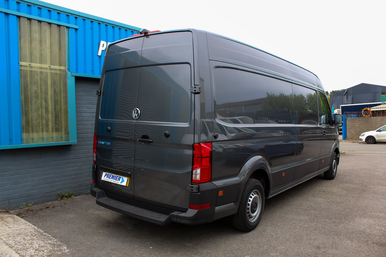 Volkswagen Crafter 2.0L CR35 COMMERCE + TDI 5dr Diesel Manual Euro 6 (138 bhp) 5dr Manual 2026
