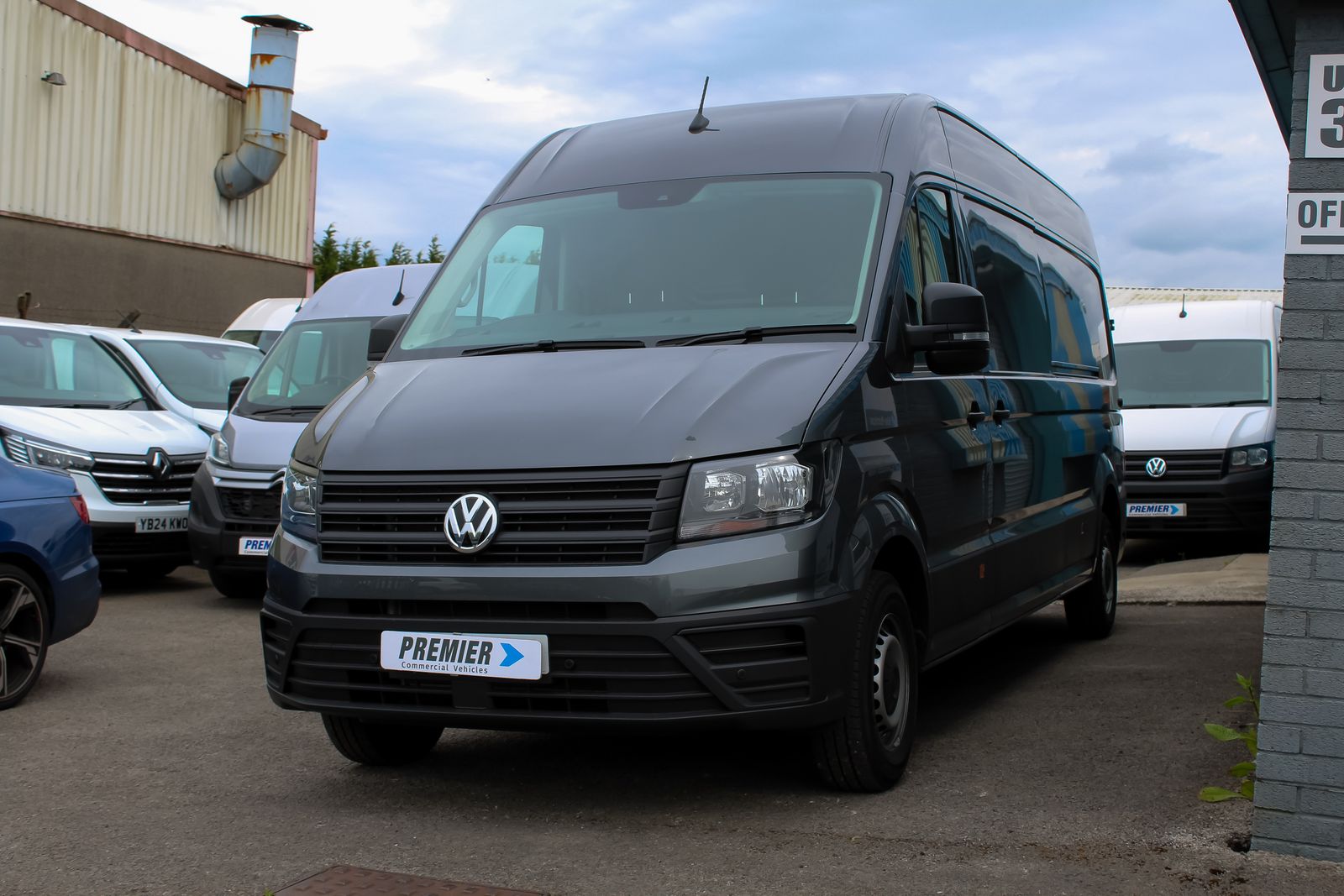Volkswagen Crafter 2.0L CR35 COMMERCE + TDI 5dr Diesel Manual Euro 6 (138 bhp) 5dr Manual 2026