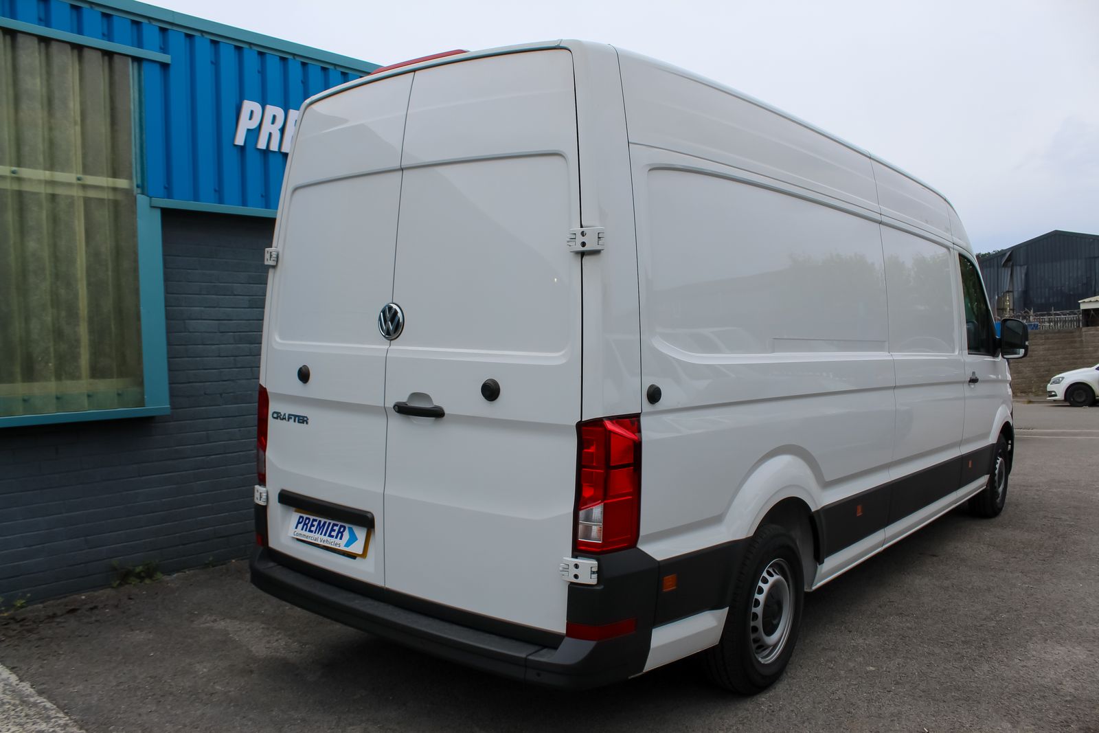 Volkswagen Crafter 2.0L CR35 Trendline TDI Auto Diesel Automatic Euro 6 (138 bhp) 5dr Automatic 2026