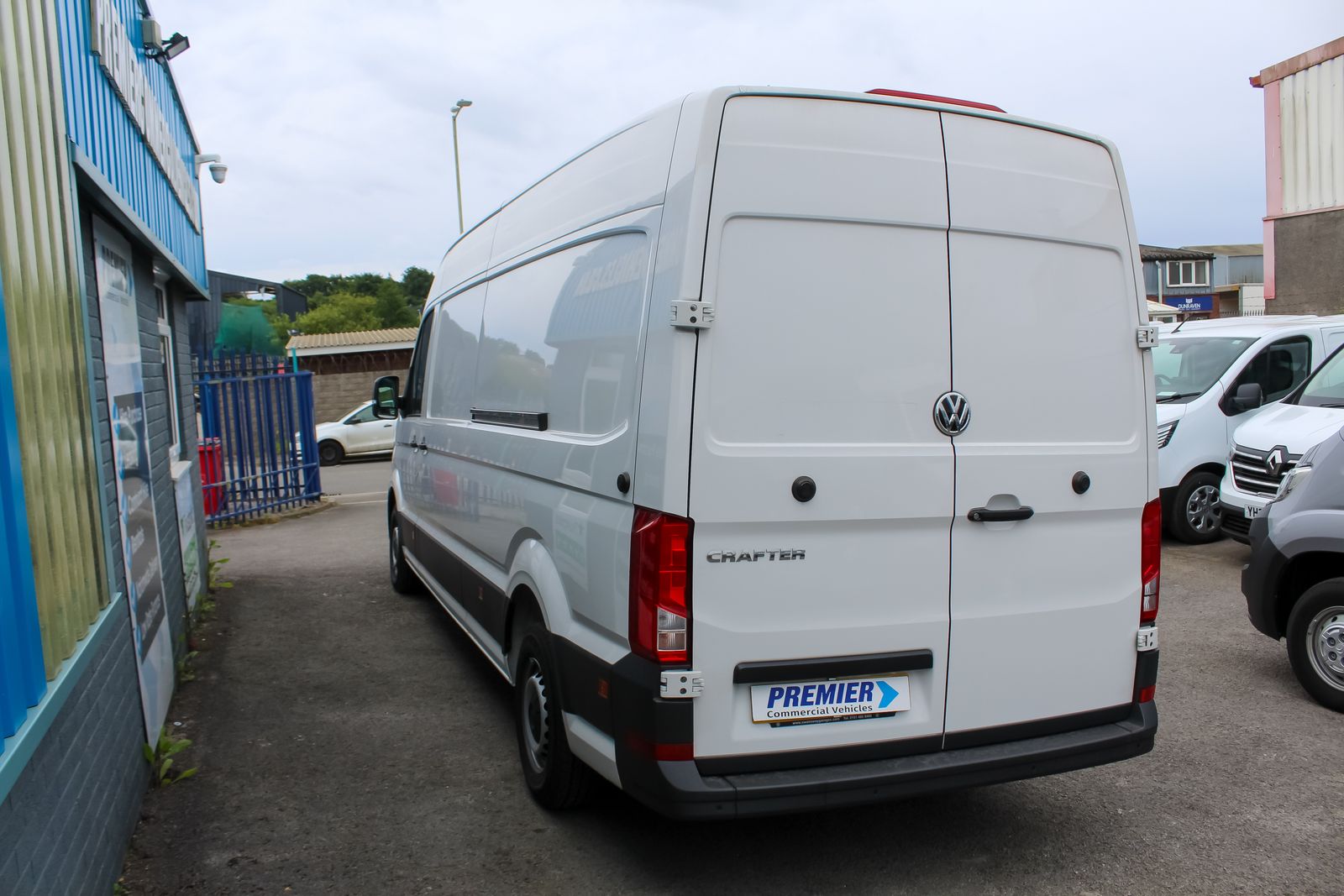 Volkswagen Crafter 2.0L CR35 Trendline TDI Auto Diesel Automatic Euro 6 (138 bhp) 5dr Automatic 2026