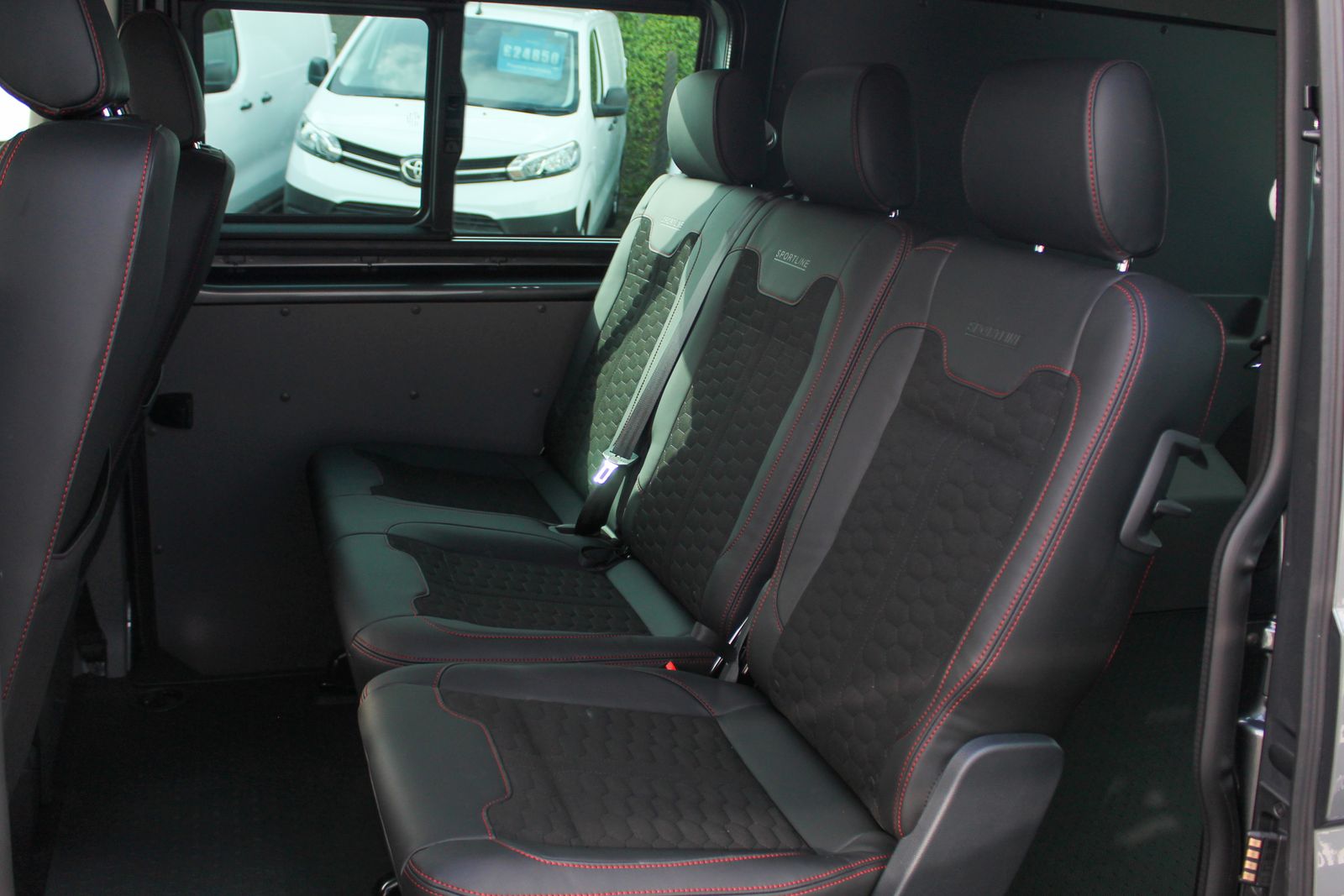 Volkswagen Transporter 2.0 BiTDI T32 Sportline Crew Van 5dr Diesel DSG FWD Euro 6 (s/s) (204 ps) 5dr Automatic 2026