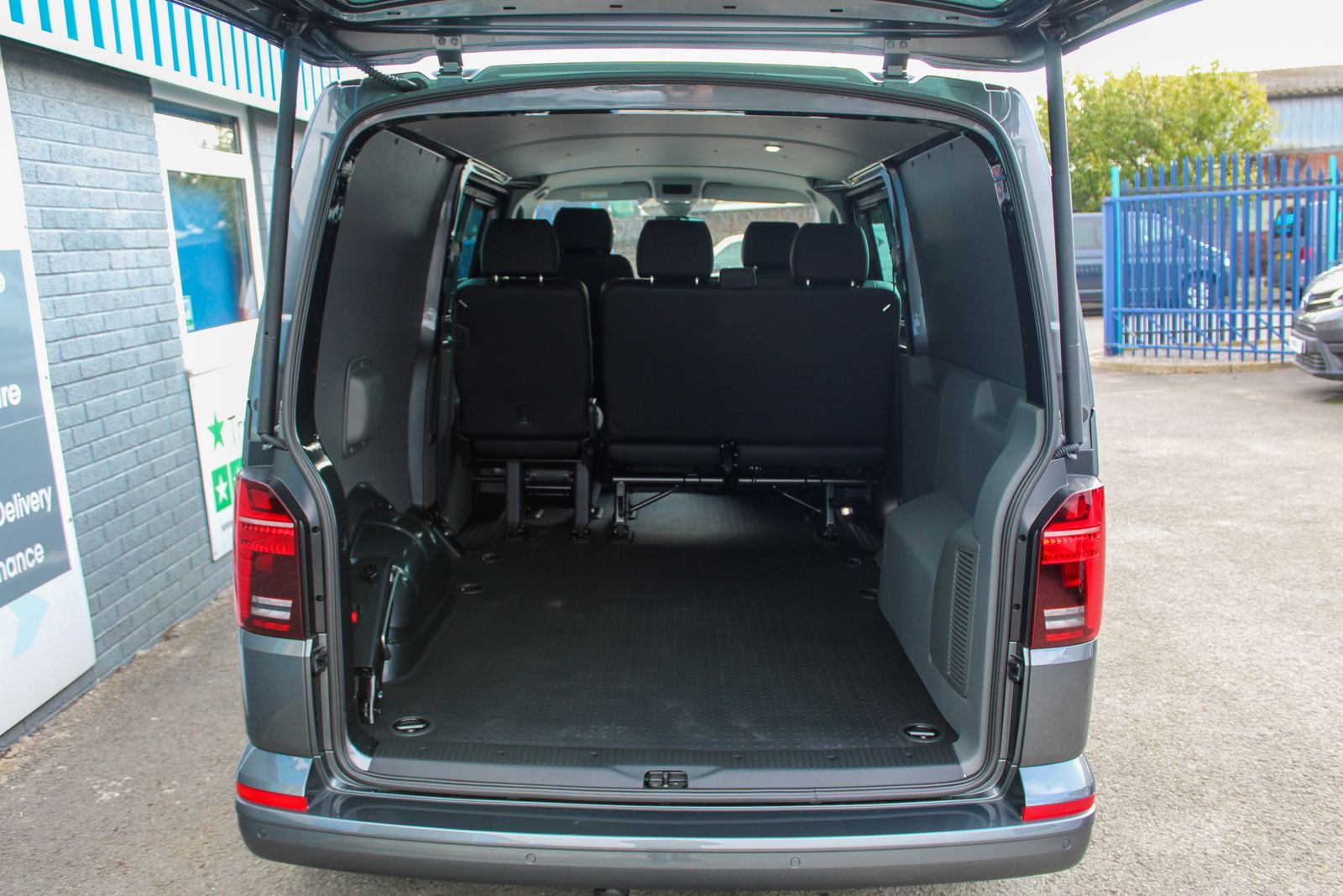 Volkswagen Transporter 2.0 BiTDI T32 Sportline Crew Van 5dr Diesel DSG FWD Euro 6 (s/s) (204 ps) 5dr Automatic 2026
