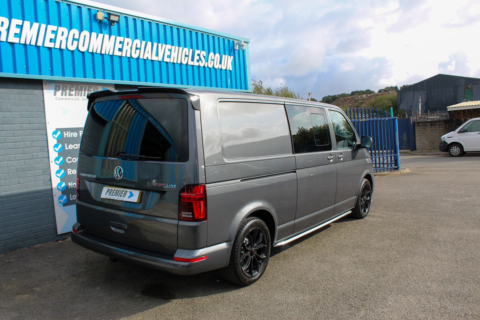 Volkswagen Transporter 2.0 BiTDI T32 Sportline Crew Van 5dr Diesel DSG FWD Euro 6 (s/s) (204 ps) 5dr Automatic 2026