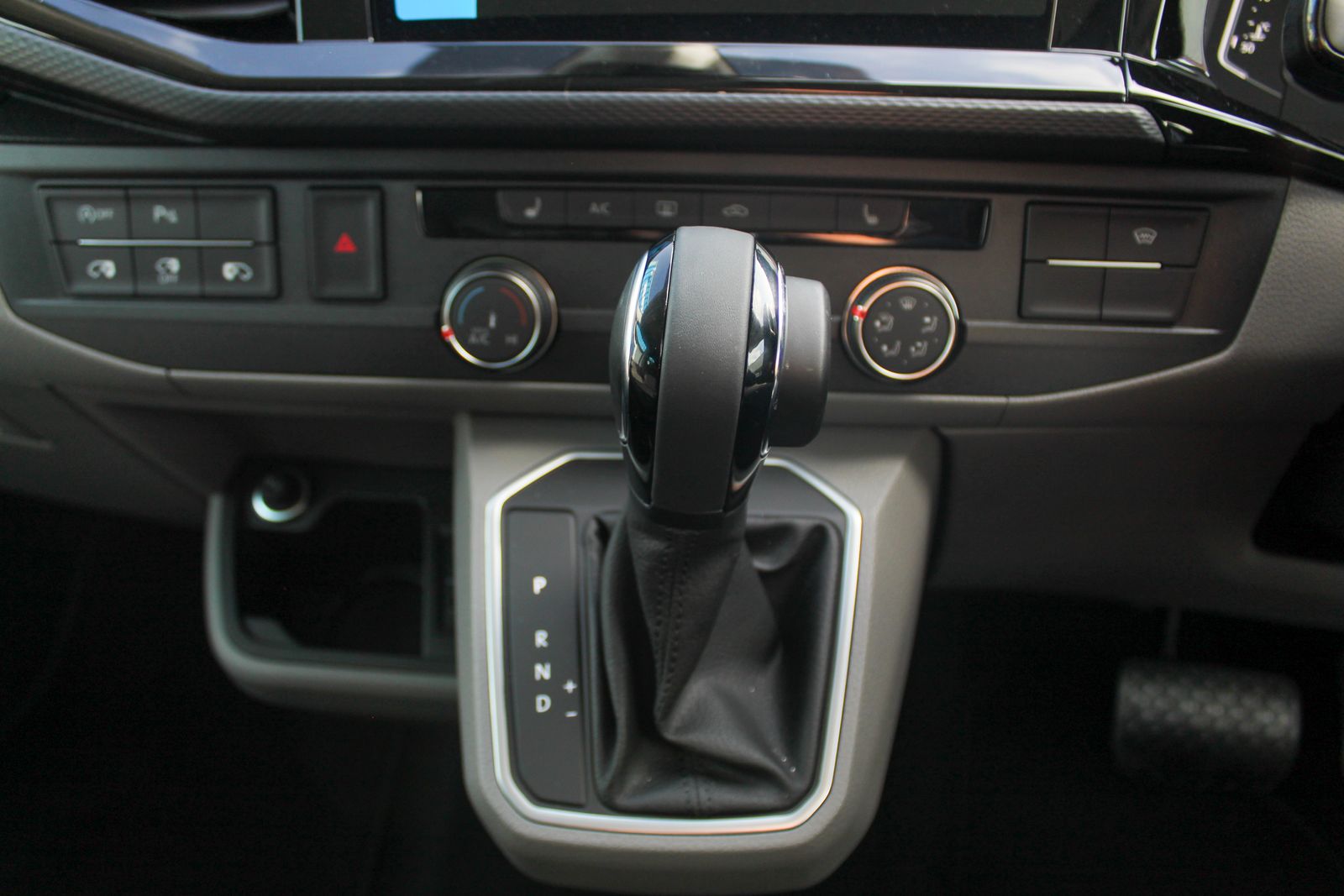 Volkswagen Transporter 2.0 BiTDI T32 Sportline Crew Van 5dr Diesel DSG FWD Euro 6 (s/s) (204 ps) 5dr Automatic 2026