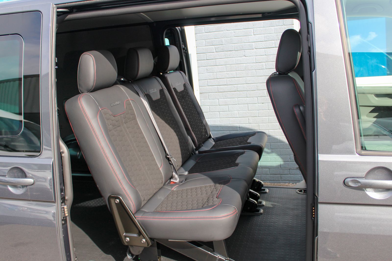 Volkswagen Transporter 2.0 BiTDI T32 Sportline Crew Van 5dr Diesel DSG FWD Euro 6 (s/s) (204 ps) 5dr Automatic 2026