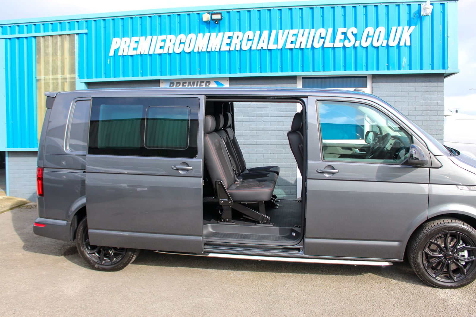 Volkswagen Transporter 2.0 BiTDI T32 Sportline Crew Van 5dr Diesel DSG FWD Euro 6 (s/s) (204 ps) 5dr Automatic 2026