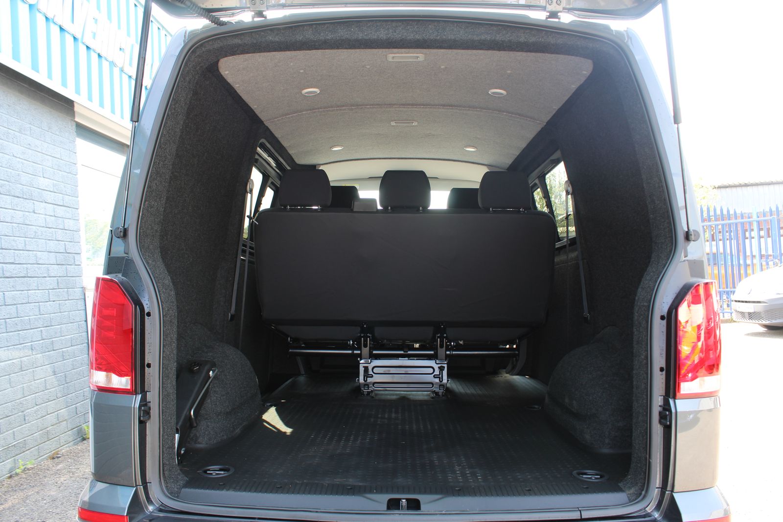 Volkswagen Transporter 2.0L T32 Highline TDI Auto Diesel Euro 6 (150PS) 5dr Automatic 2026