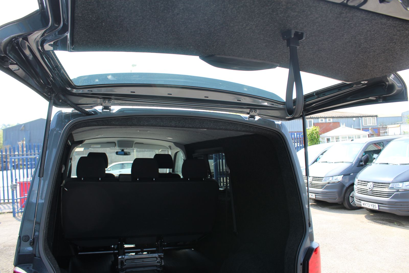 Volkswagen Transporter 2.0L T32 Highline TDI Auto Diesel Euro 6 (150PS) 5dr Automatic 2026