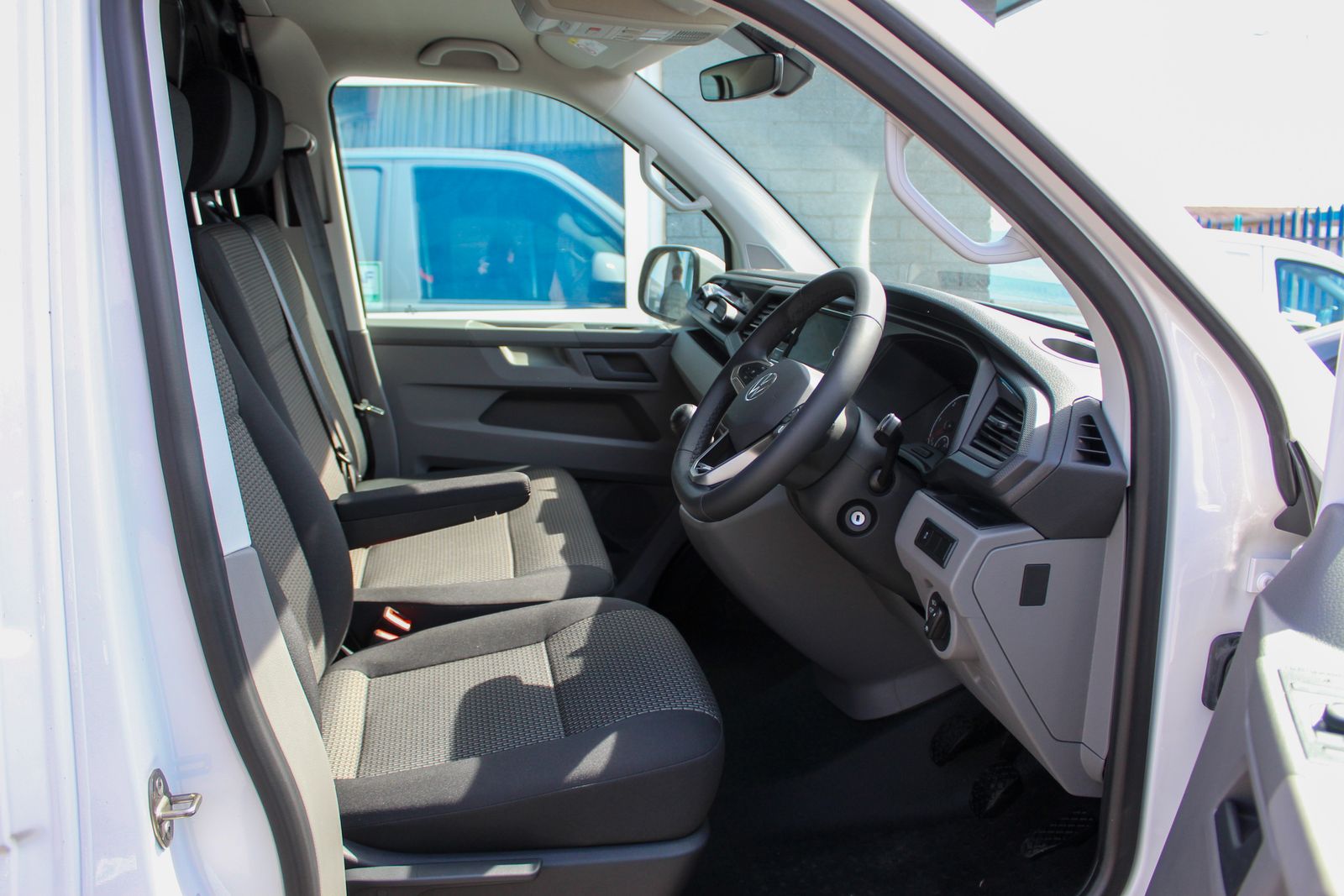 Volkswagen Transporter 2.0L T32 HighLine TDI Diesel Manual Euro 6 (150PS) 5dr Manual 2026
