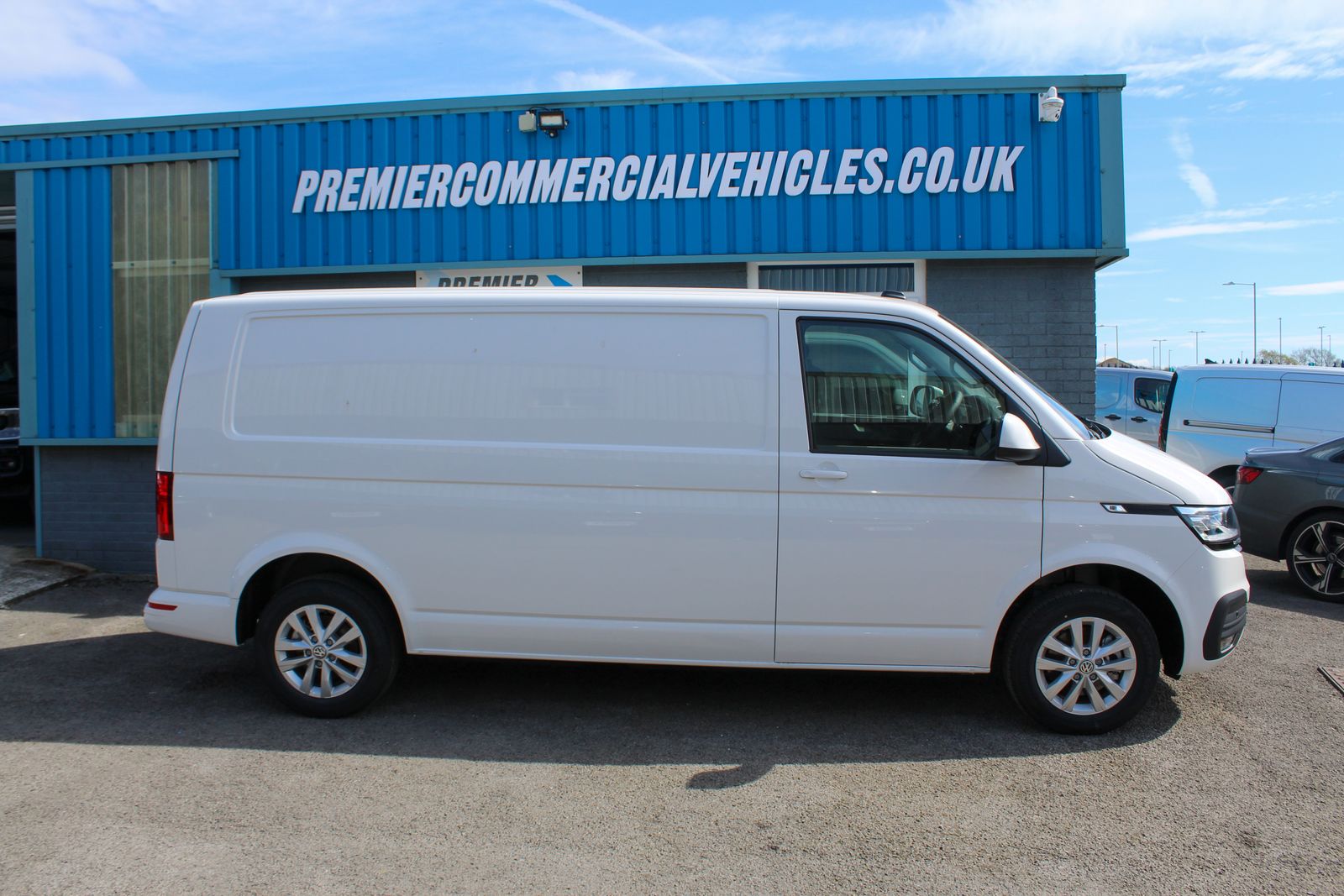 Volkswagen Transporter 2.0L T32 HighLine TDI Diesel Manual Euro 6 (150PS) 5dr Manual 2026