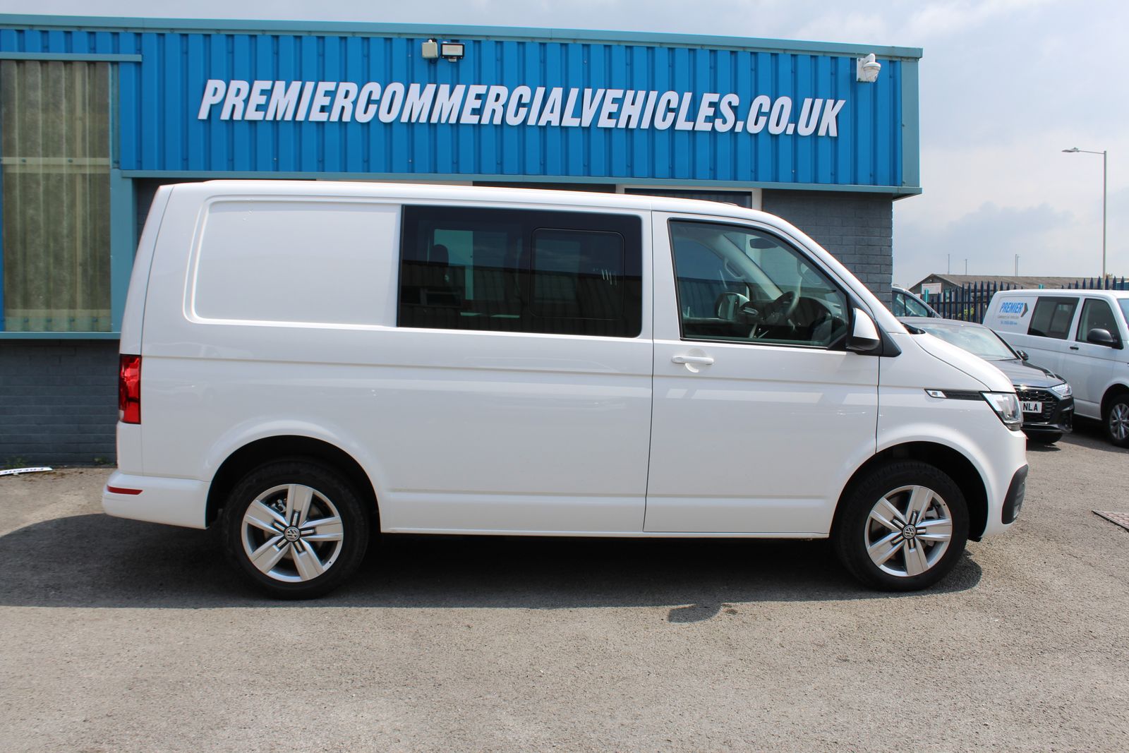 Volkswagen Transporter T32 Kombi Highline SWB 150 PS 2.0 TDI 7SP DSG 4dr Automatic 2026