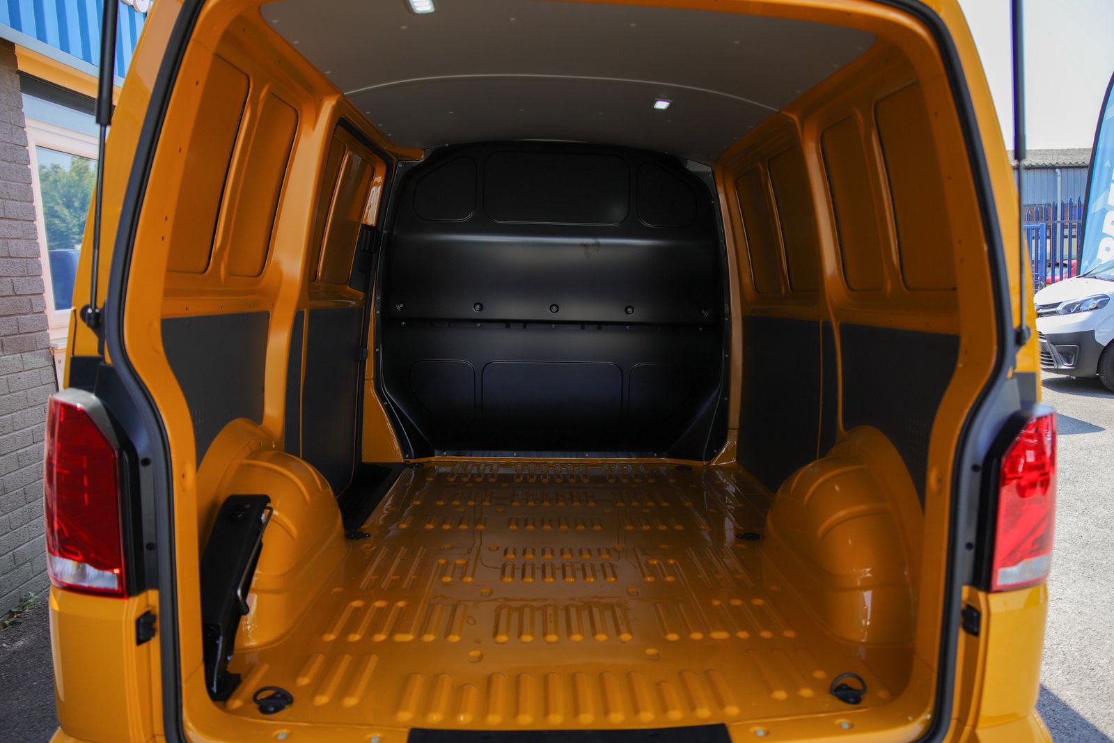 Volkswagen Transporter TRANSPORTER T32 HIGHLINE TDI 5dr Manual 2026
