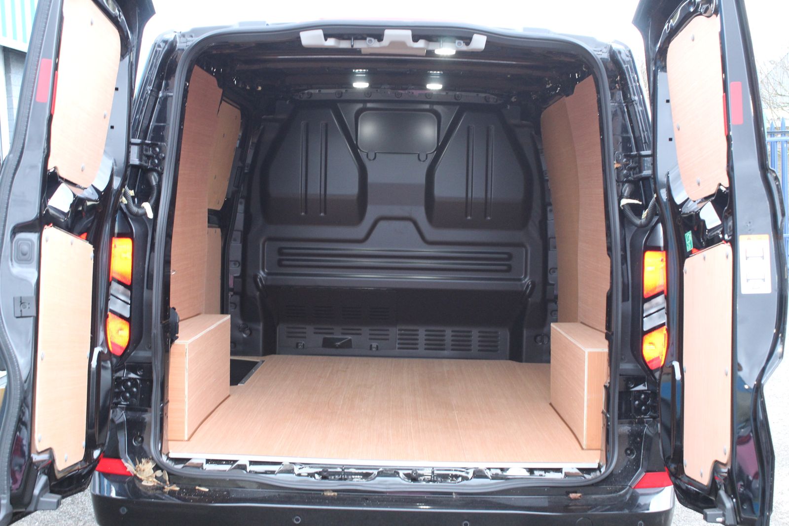 Ford Transit Custom 2.0L 280 Limited EcoBlue Diesel Manual Euro 6 (134 bhp) 0dr Manual 2026