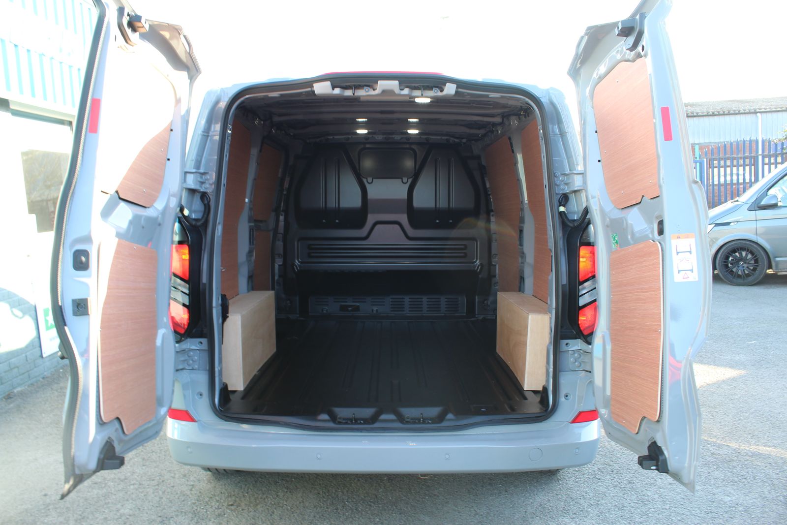 Ford Transit Custom 2.0L 280 Limited EcoBlue Diesel Manual Euro 6 (134 bhp) 5dr 2026