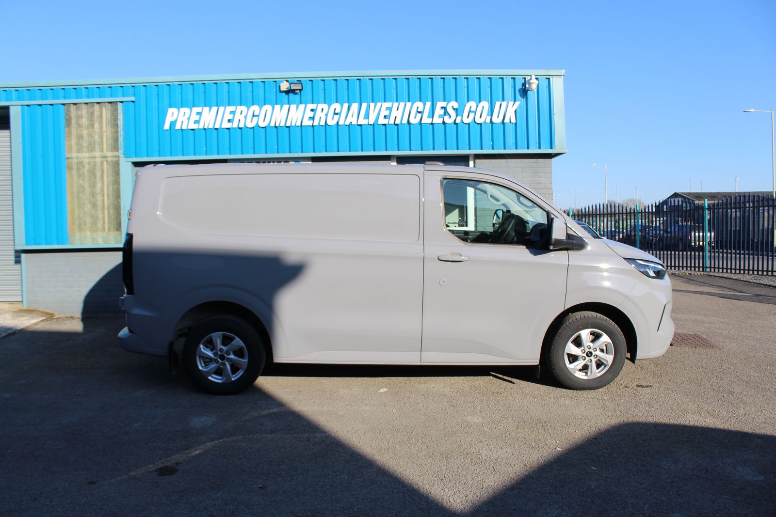 Ford Transit Custom 2.0L 280 Limited EcoBlue Diesel Manual Euro 6 (134 bhp) 5dr 2026