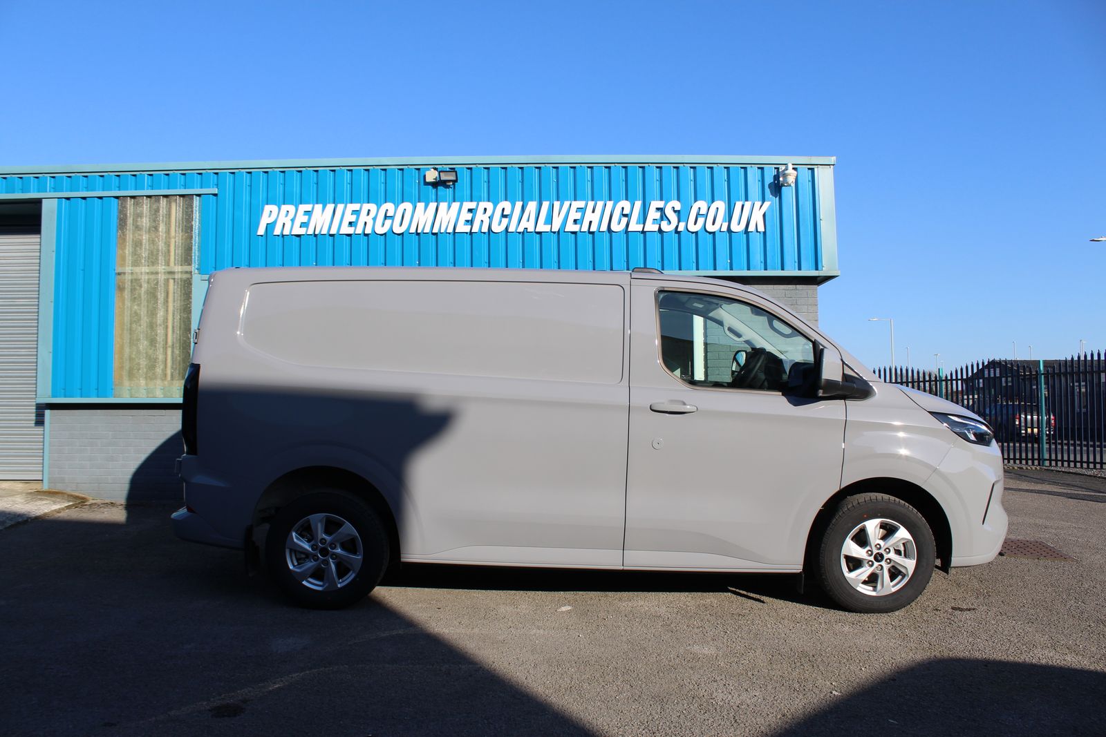 Ford Transit Custom 2.0L 280 Limited EcoBlue Diesel Manual Euro 6 (134 bhp) 5dr 2026