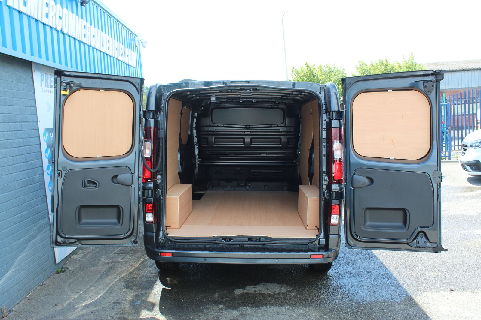 Renault Trafic 2.0 dCi Blue 30 Extra Sport Panel Van 5dr Diesel Manual LWB Euro 6 (s/s) (150 ps) 5dr Manual 2026