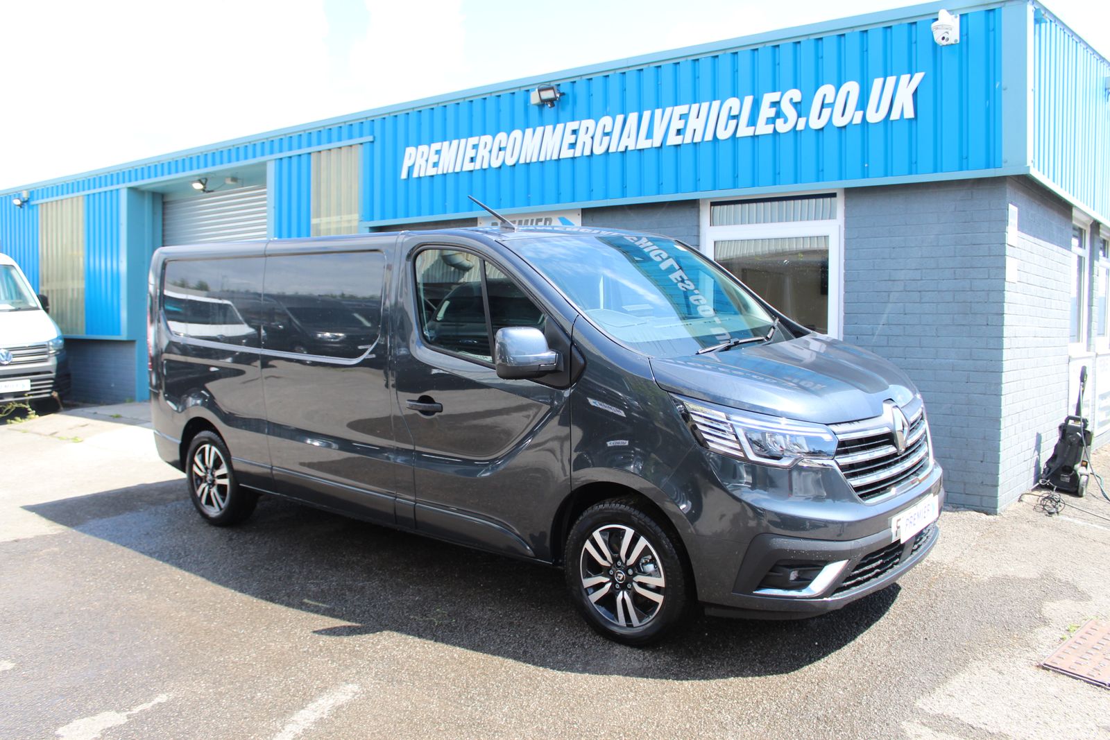 Renault Trafic 2.0 dCi Blue 30 Extra Sport Panel Van 5dr Diesel Manual LWB Euro 6 (s/s) (150 ps) 5dr Manual 2026