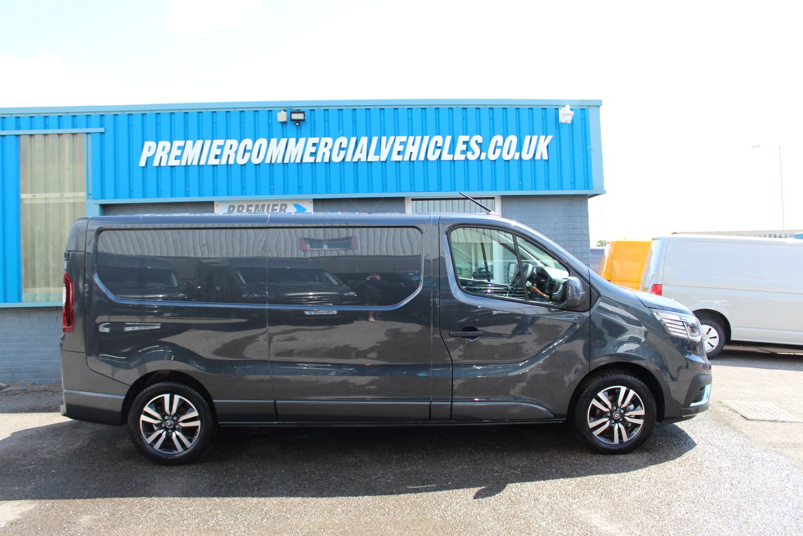Renault Trafic 2.0 dCi Blue 30 Extra Sport Panel Van 5dr Diesel Manual LWB Euro 6 (s/s) (150 ps) 5dr Manual 2026