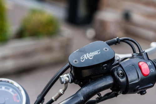 Triumph Bonneville 21