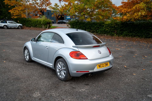 Volkswagen Beetle auto 6