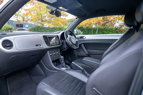 Volkswagen Beetle auto 14