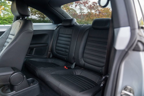 Volkswagen Beetle auto 16