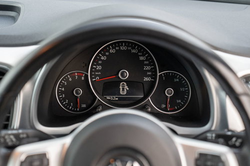 Volkswagen Beetle auto 27