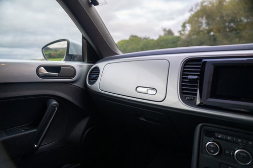 Volkswagen Beetle auto 28