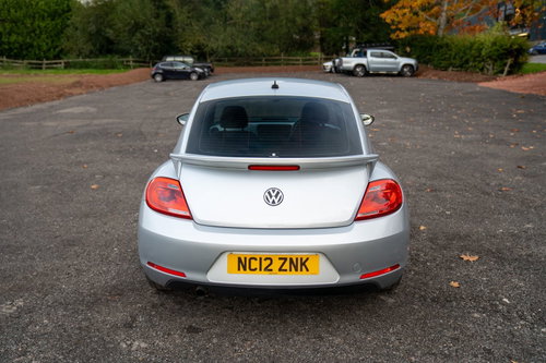 Volkswagen Beetle auto 5