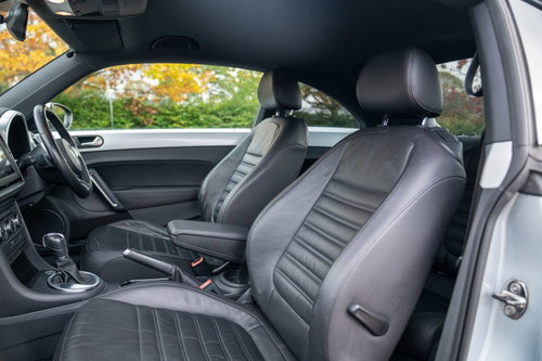 Volkswagen Beetle auto 15