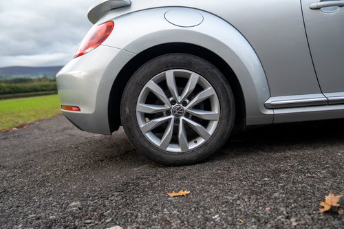 Volkswagen Beetle auto 10