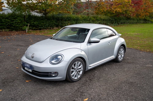 Volkswagen Beetle auto 0